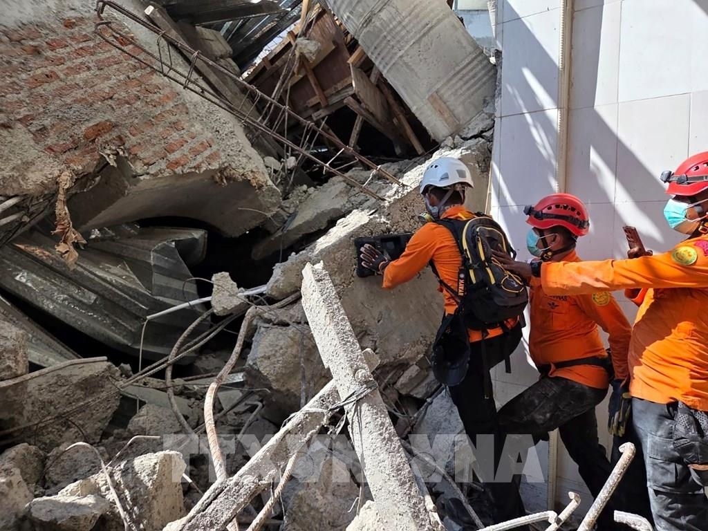 Không còn dấu hiệu sự sống tại trường học bị sập ở Indonesia